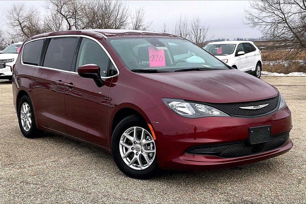 Used 2023 Chrysler Voyager LX image 1