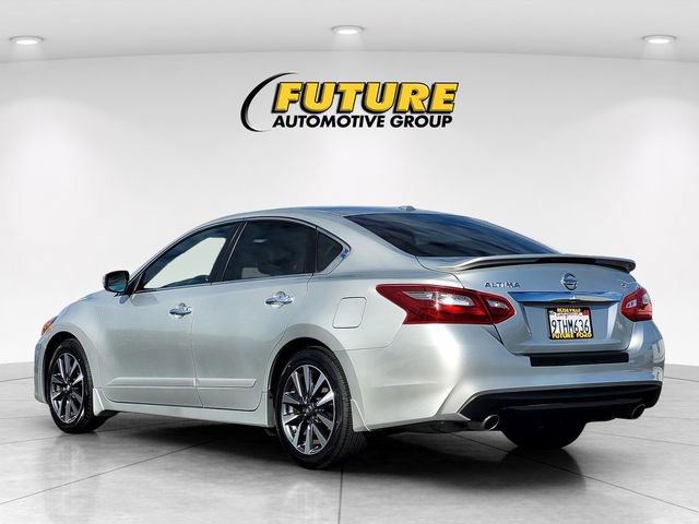 Used 2017 Nissan Altima 2.5 SL w/ 2.5 Technology Package FWD image 3