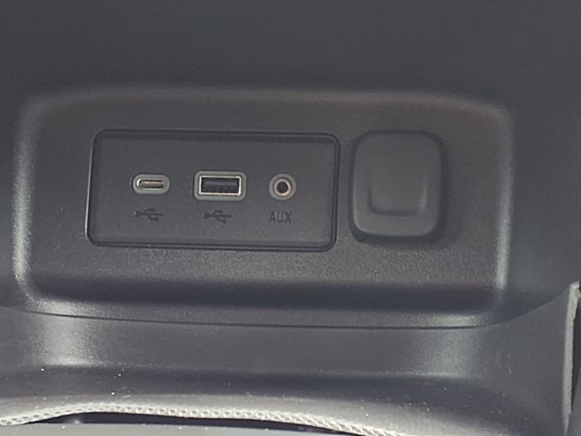 Used 2022 Chevrolet Equinox RS w/ LPO, Floor Liner Package FWD image 11