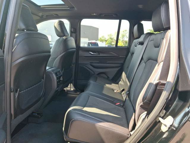 Used 2025 Jeep Grand Cherokee Altitude AWD/4WD image 26