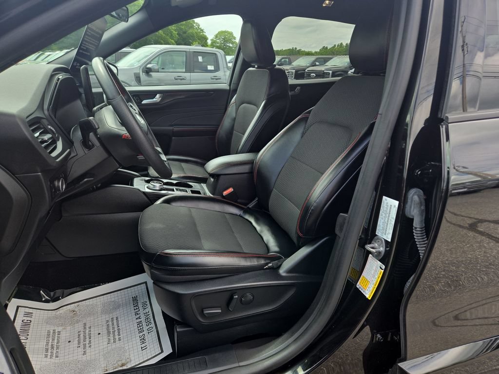 Certified 2023 Ford Escape ST-Line w/ Tech Pack #1 AWD/4WD image 6