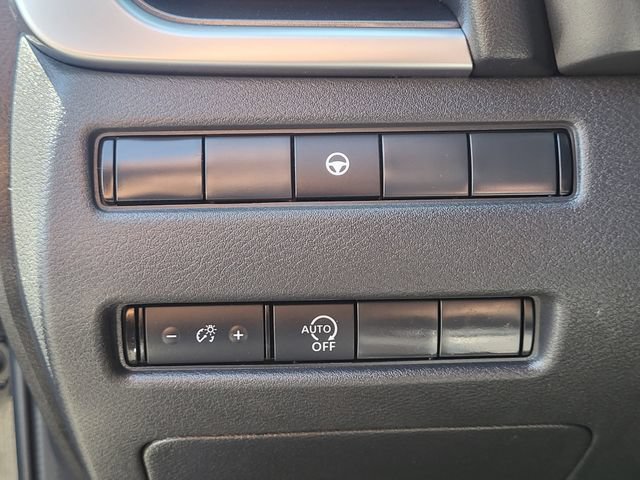 Used 2023 Nissan Rogue SV FWD image 15