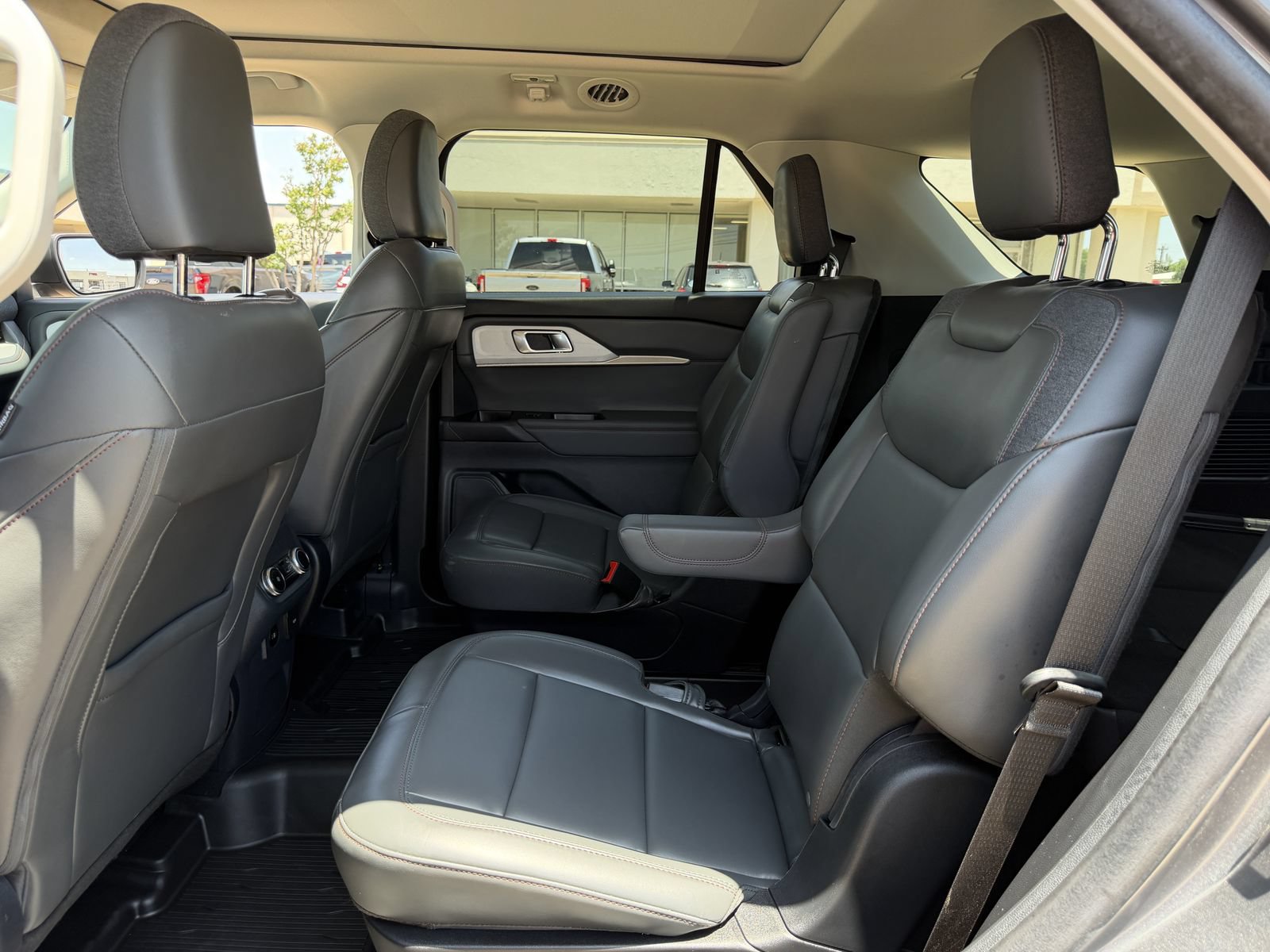 Certified 2025 Ford Explorer Active w/ Active Comfort Package AWD/4WD image 27