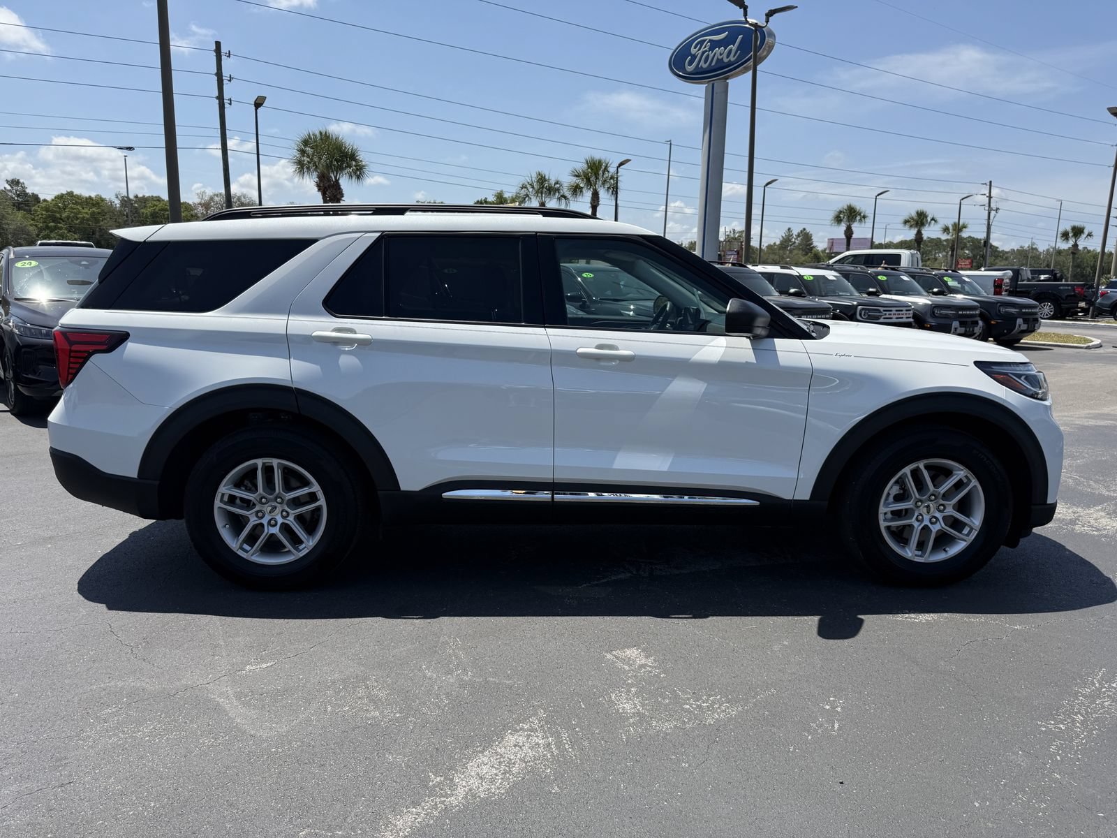 Certified 2025 Ford Explorer Active RWD image 3