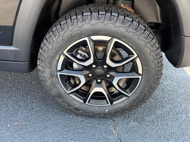 Used 2024 Jeep Compass Trailhawk AWD/4WD image 14