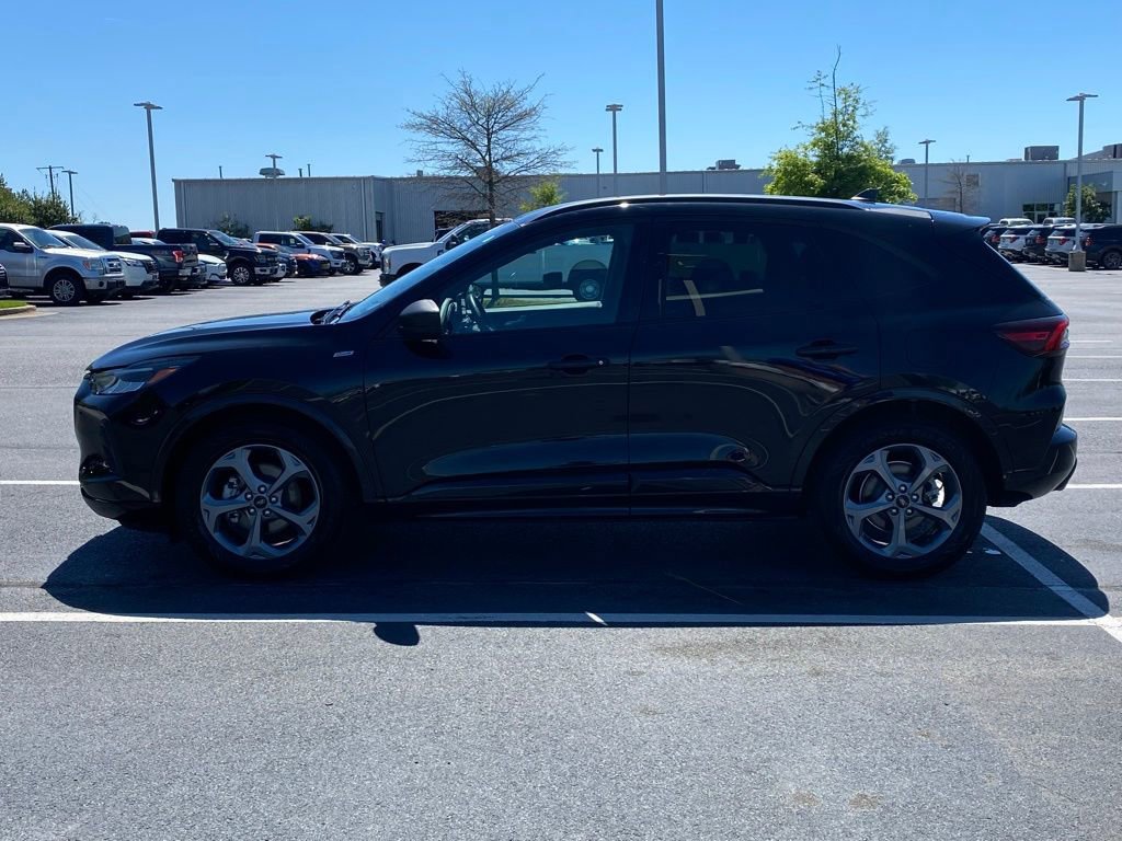 Certified 2023 Ford Escape ST-Line image 2