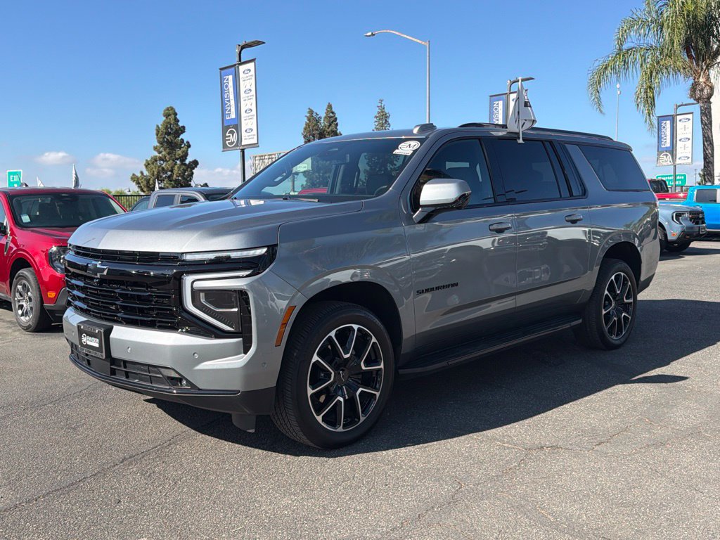 Used 2026 Chevrolet Suburban RST RWD image 6