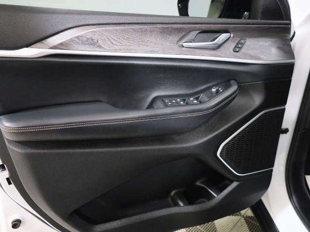 Used 2022 Jeep Grand Cherokee L Limited AWD/4WD image 25