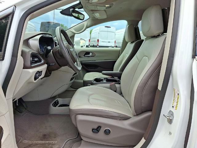 Used 2018 Chrysler Pacifica Touring-L Plus FWD image 15