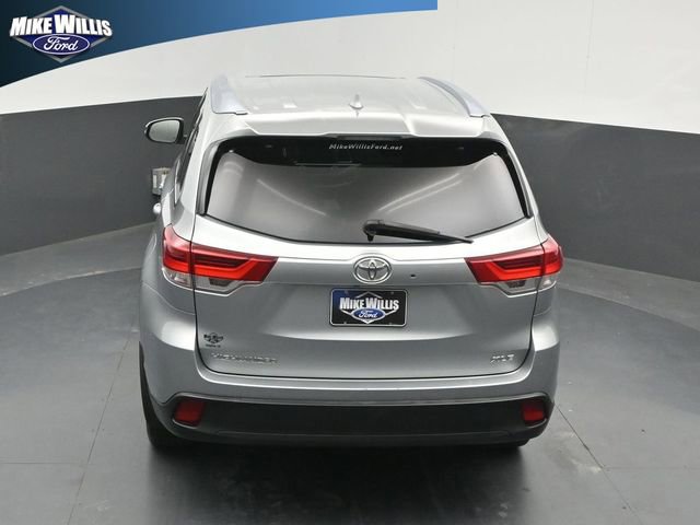 Used 2019 Toyota Highlander XLE FWD image 11