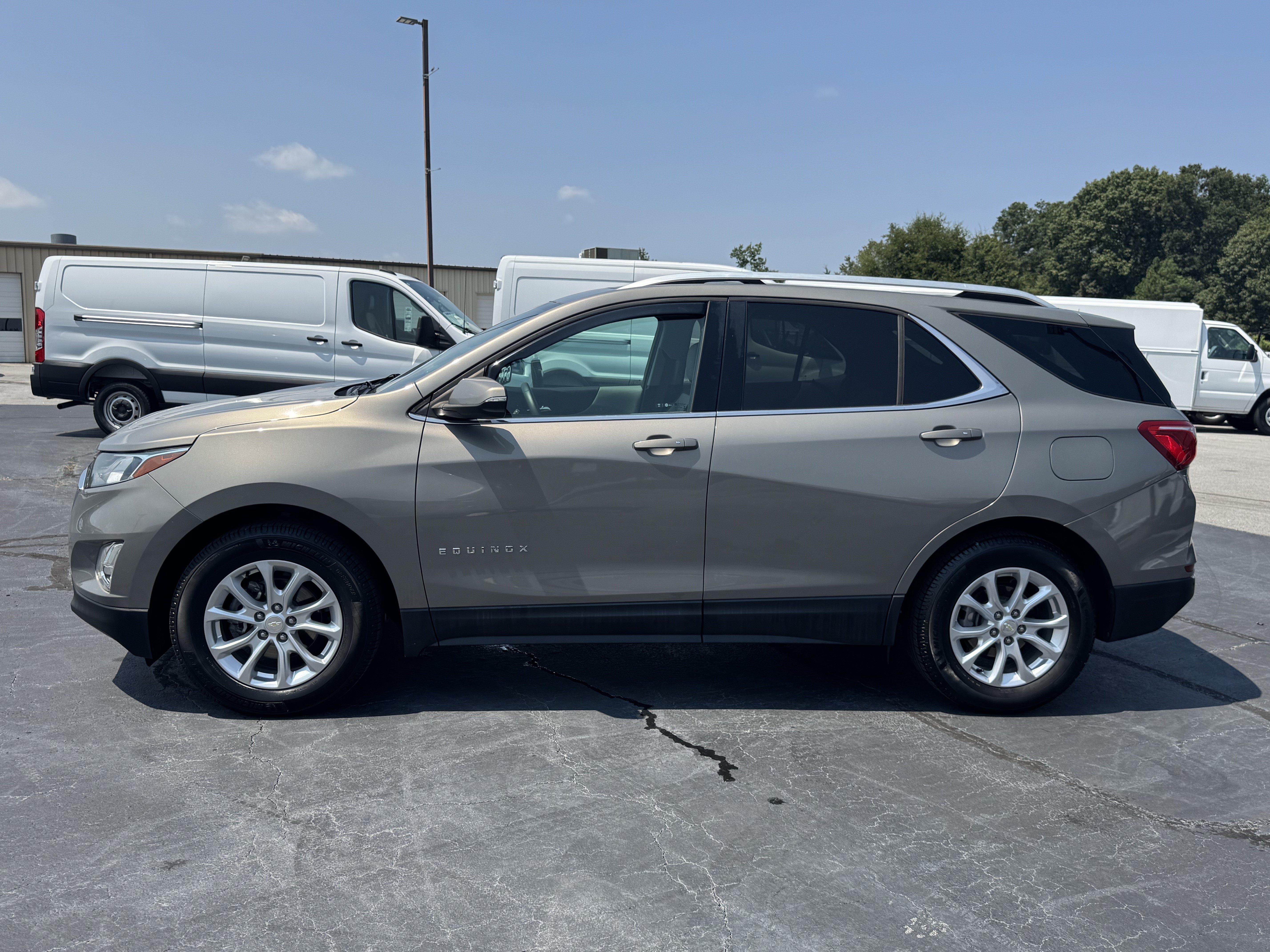 Used 2018 Chevrolet Equinox LT w/ Sun & Infotainment Package FWD image 8