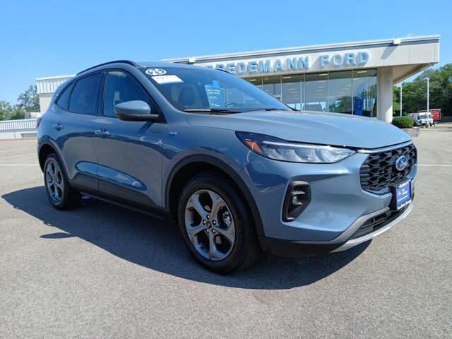 Certified 2025 Ford Escape ST-Line Select AWD/4WD image 2