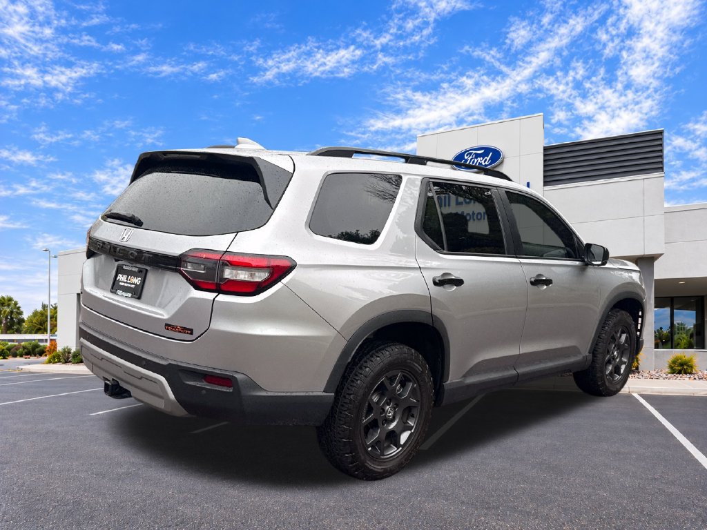 Used 2025 Honda Pilot TrailSport image 9