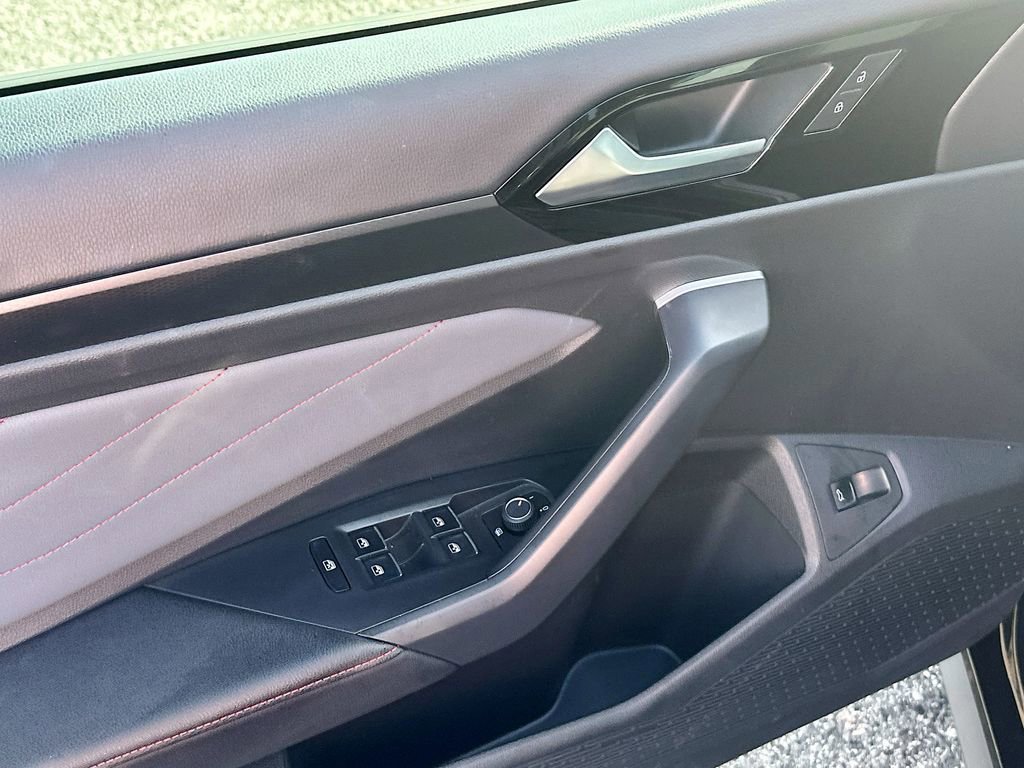 Used 2025 Volkswagen Jetta GLI Autobahn image 21