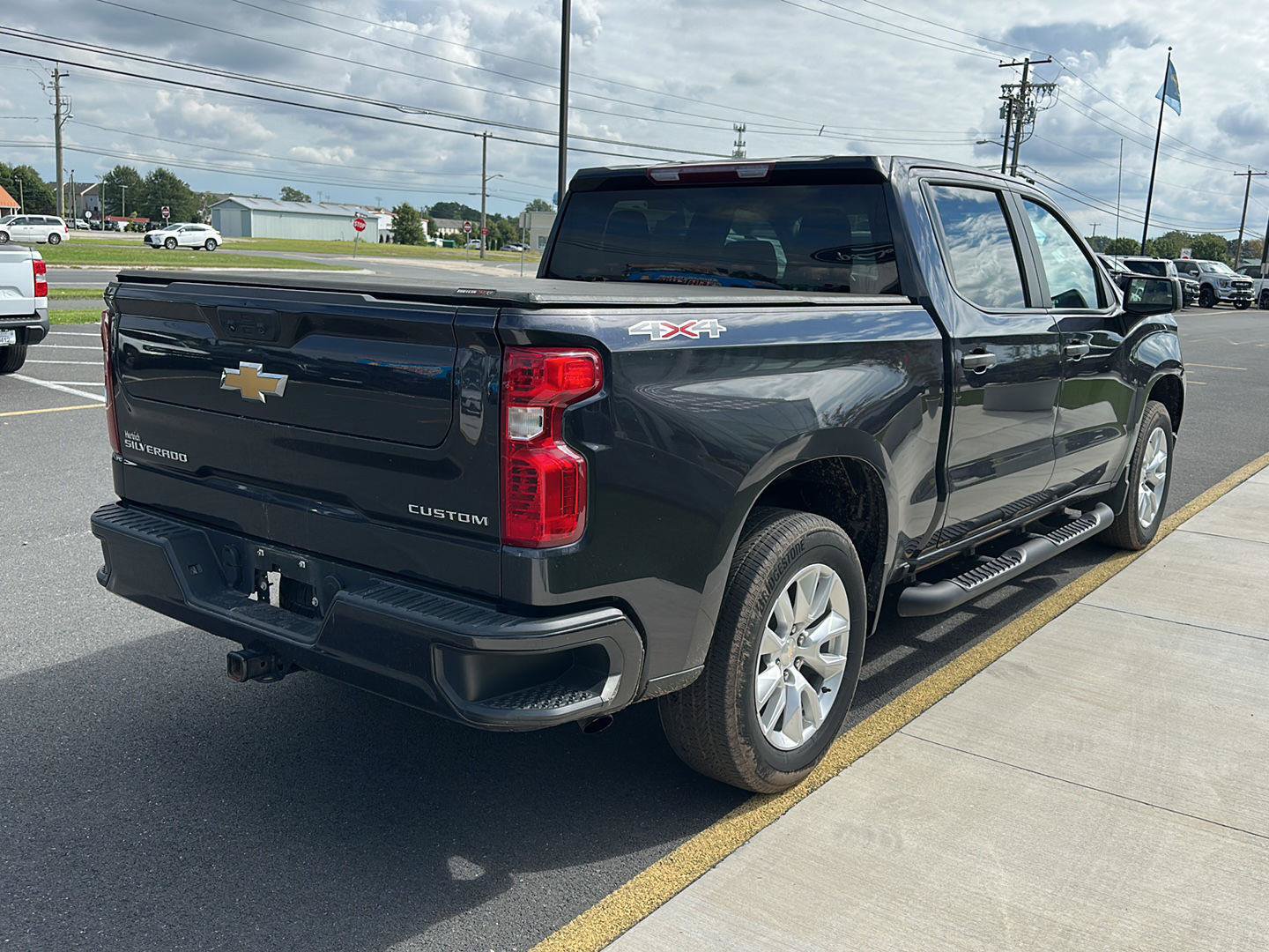 Used 2023 Chevrolet Silverado 1500 Custom AWD/4WD image 5