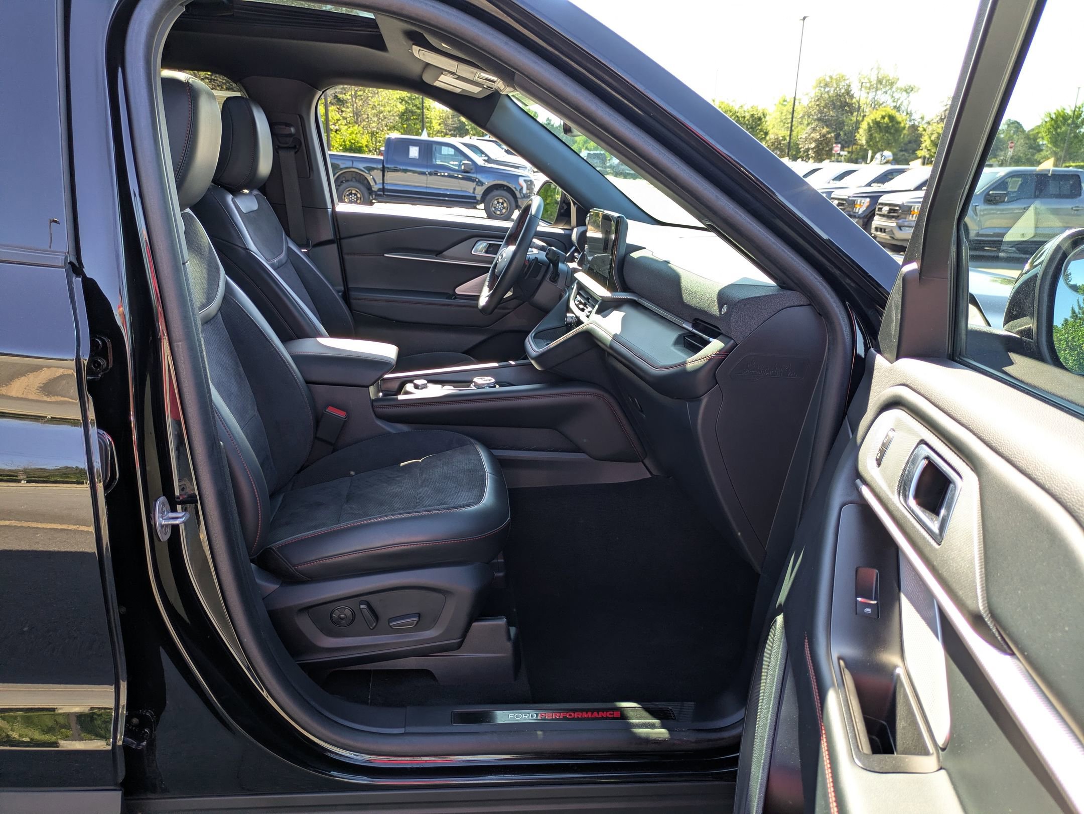Certified 2025 Ford Explorer ST AWD/4WD image 39