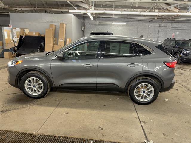 Certified 2022 Ford Escape SE w/ Convenience Package image 2