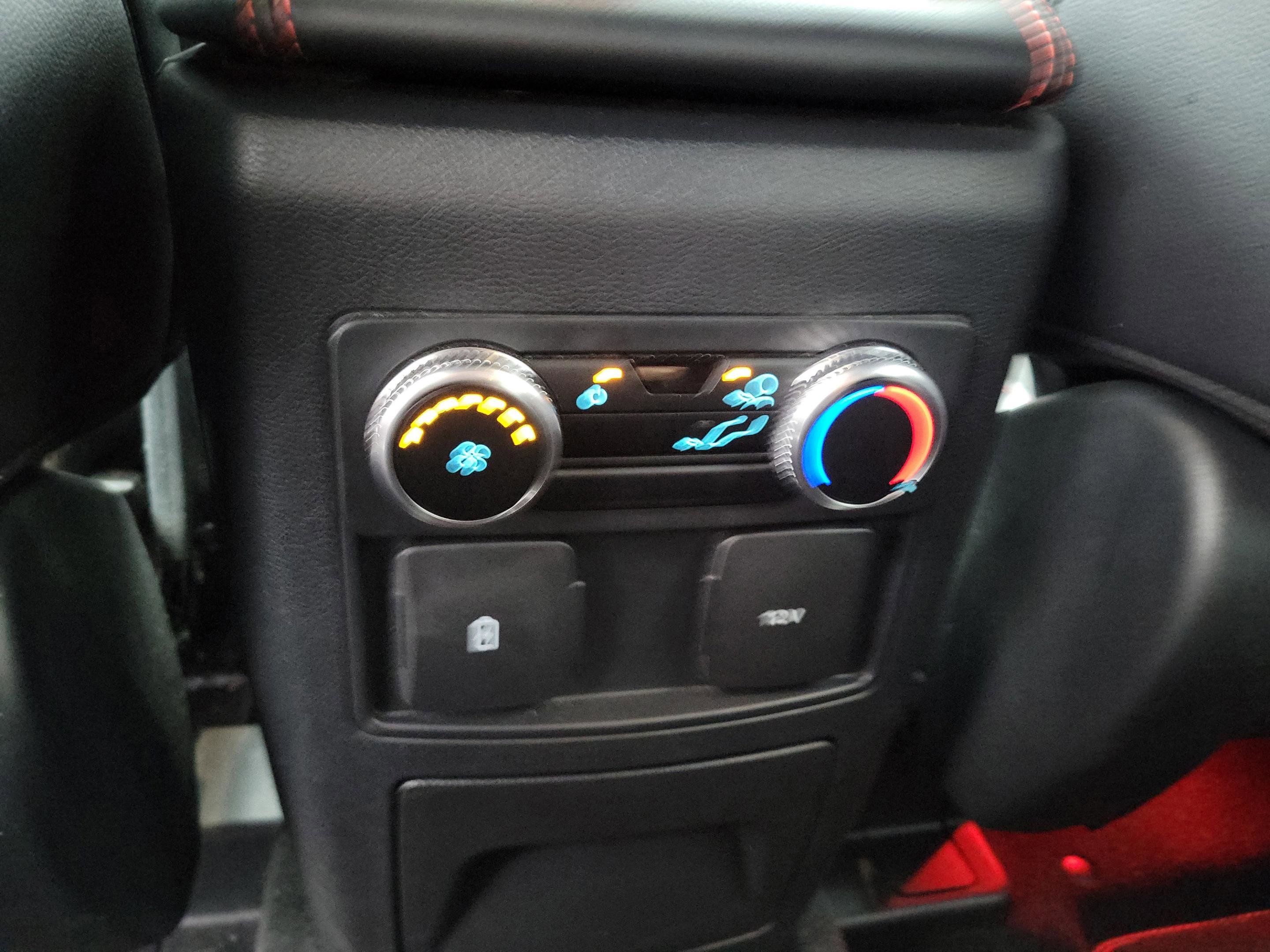 Certified 2023 Ford Explorer ST-Line w/ Class IV Trailer Tow Package image 18