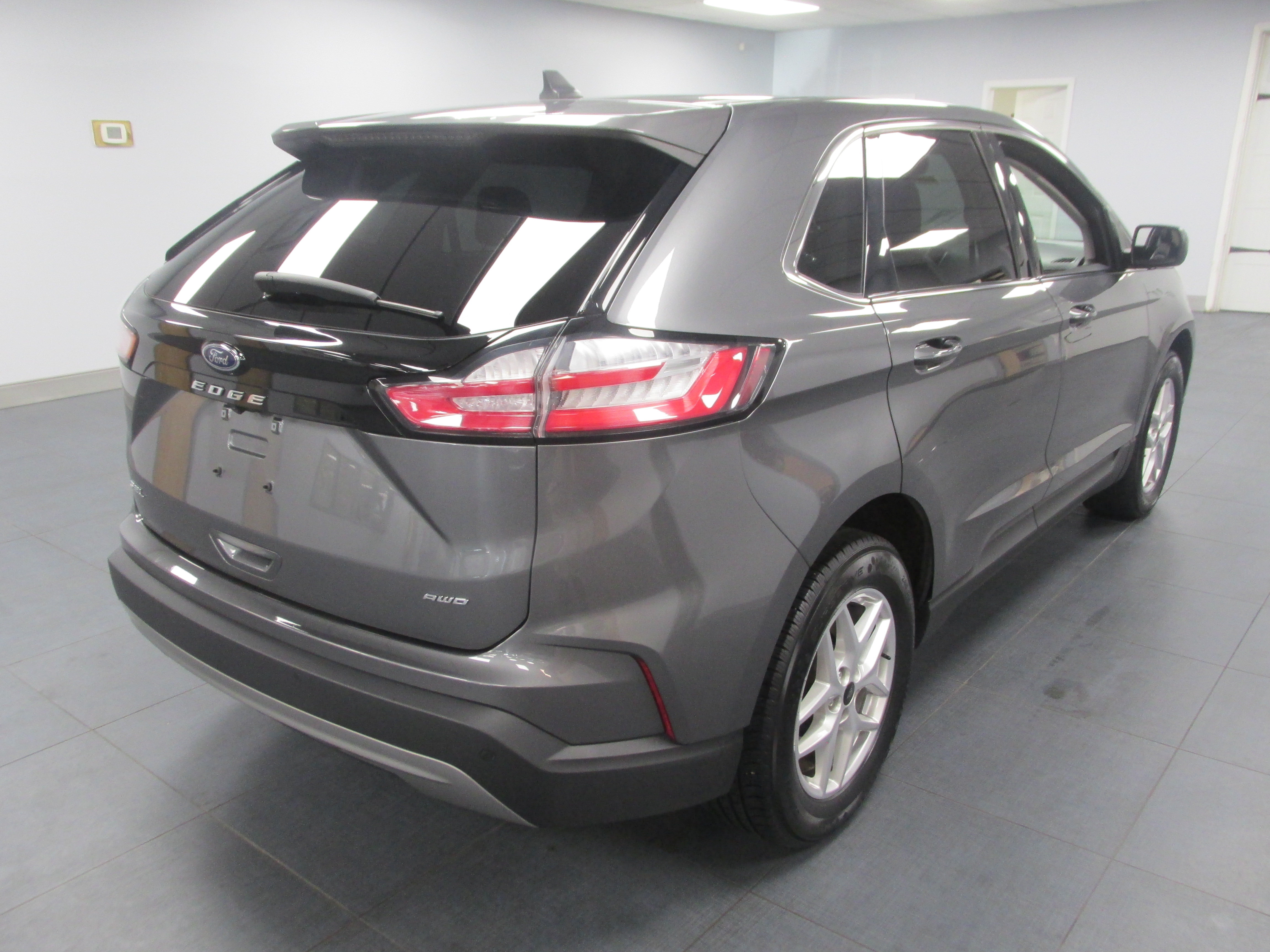 Certified 2024 Ford Edge SEL AWD/4WD image 5