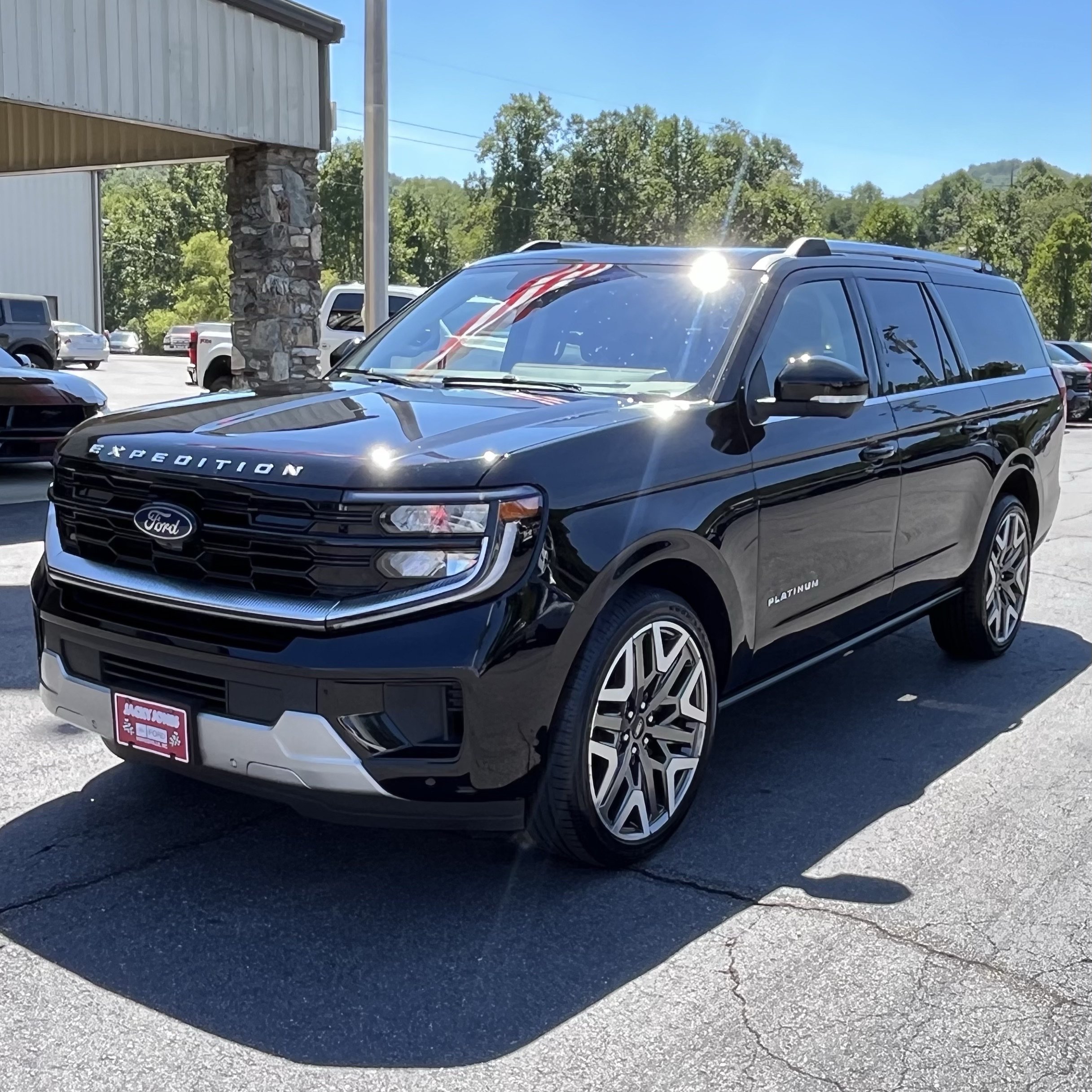 Certified 2025 Ford Expedition Max Platinum w/ Platinum Ultimate Package AWD/4WD image 2