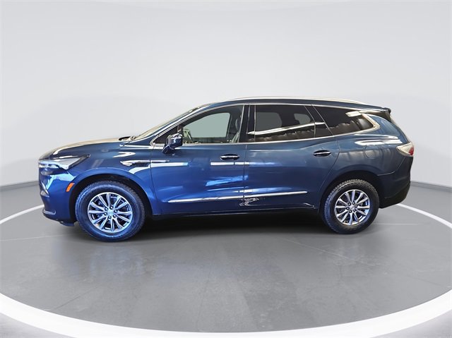 Used 2022 Buick Enclave Essence image 2