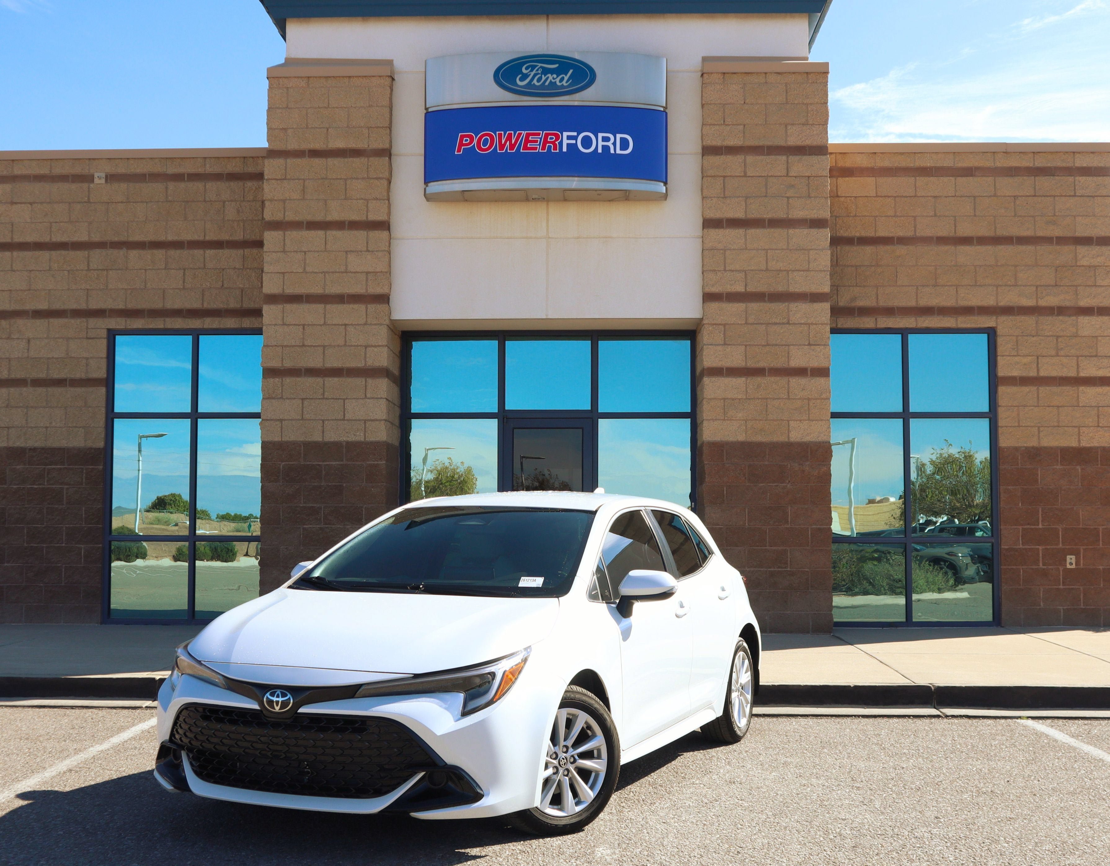 Used 2025 Toyota Corolla SE w/ SE Package FWD image 2