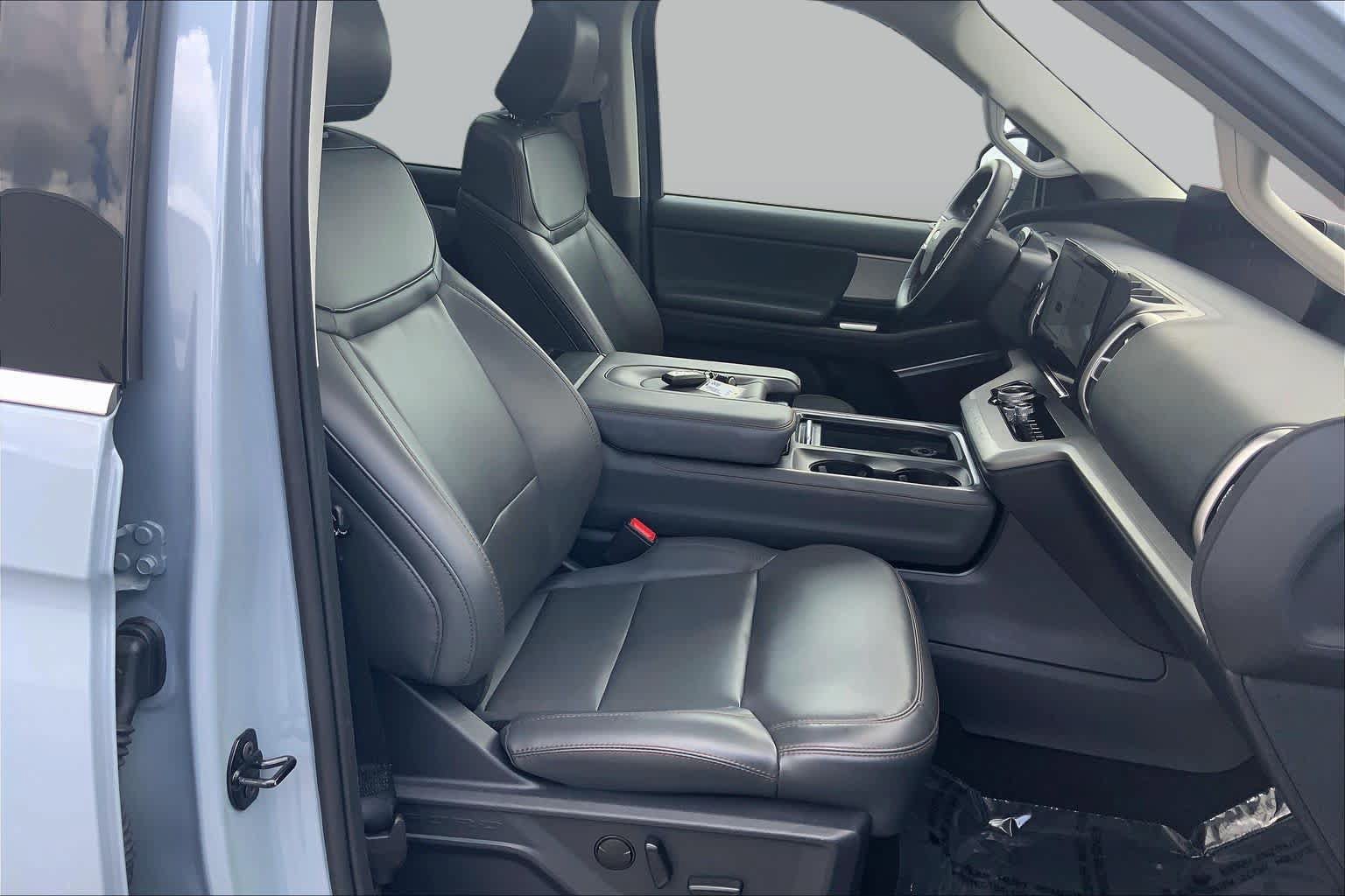 Certified 2025 Ford Expedition Active RWD image 9