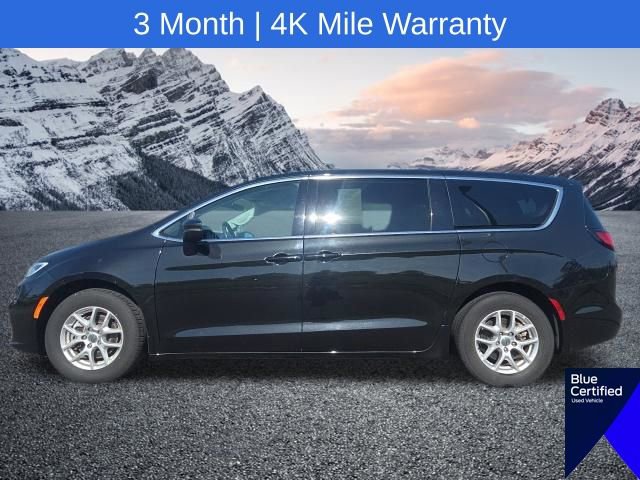 Used 2023 Chrysler Pacifica Touring-L FWD image 17