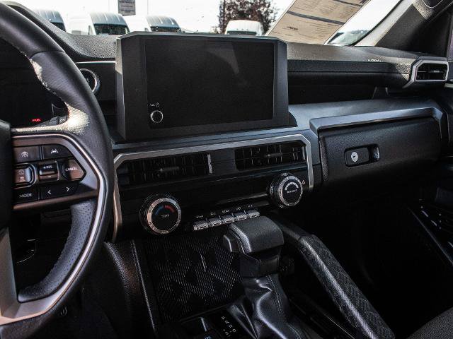 Used 2025 Toyota 4Runner SR5 AWD/4WD image 13