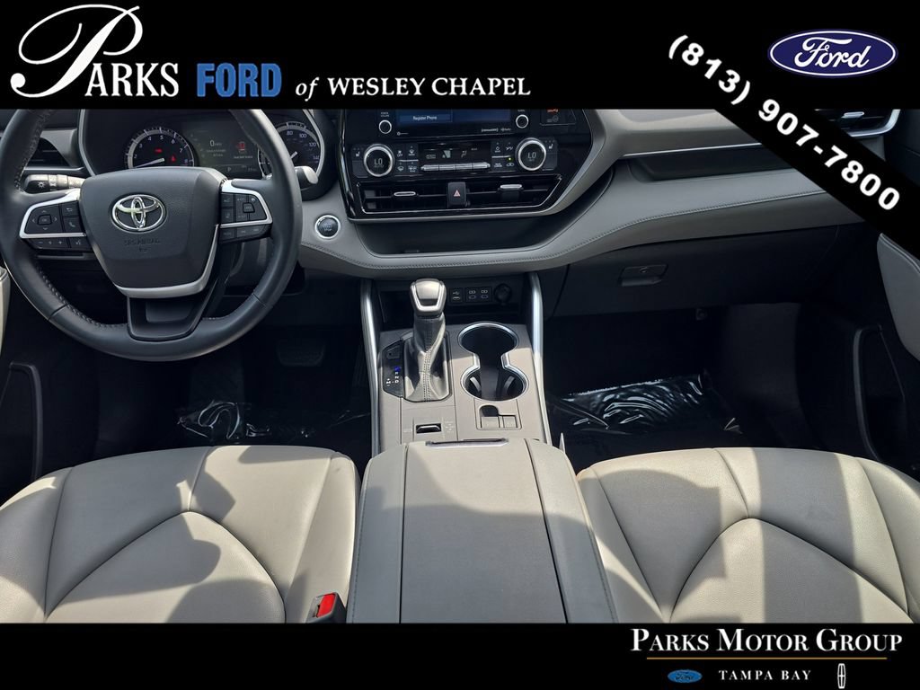 Used 2022 Toyota Highlander XLE FWD image 11