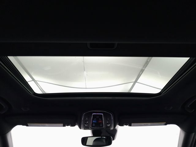 Used 2023 Jeep Grand Cherokee Altitude AWD/4WD image 4