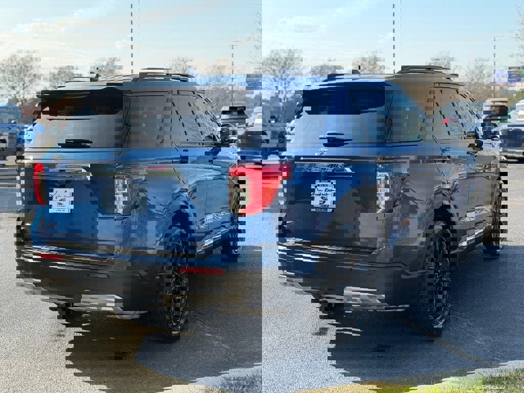 Certified 2023 Ford Explorer XLT w/ Equipment Group 202A image 5