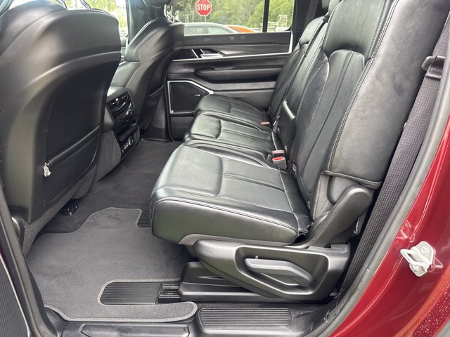 Used 2024 Jeep Wagoneer L Series II w/ Flexible Seating Group AWD/4WD image 23