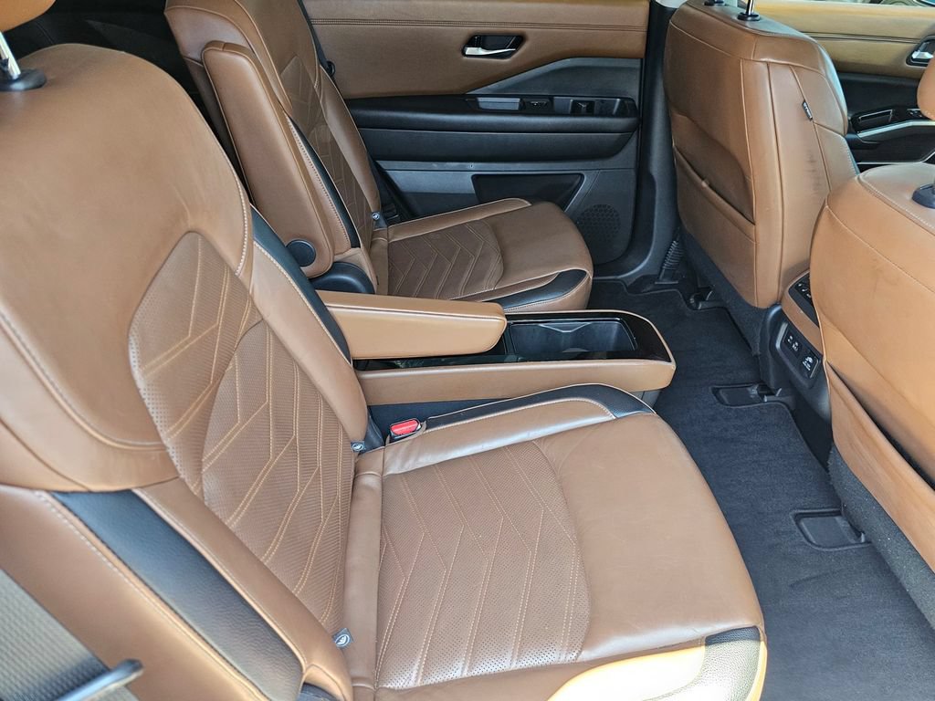 Used 2022 Nissan Pathfinder Platinum w/ Cargo Package FWD image 12
