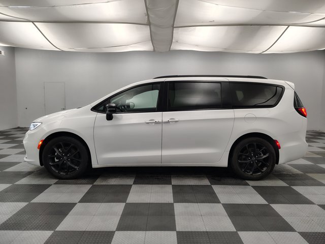 Used 2026 Chrysler Pacifica Limited w/ S Appearance Package FWD image 7