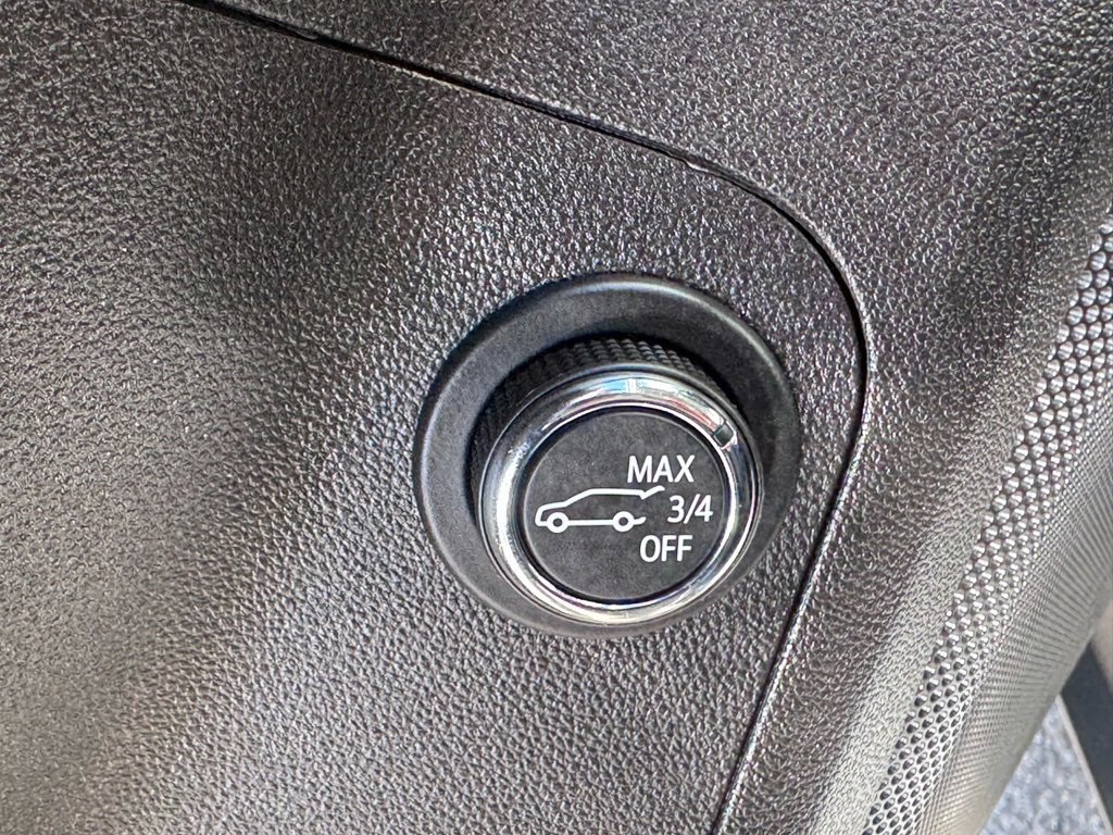 Used 2023 GMC Acadia SLE w/ Driver Convenience Package image 30