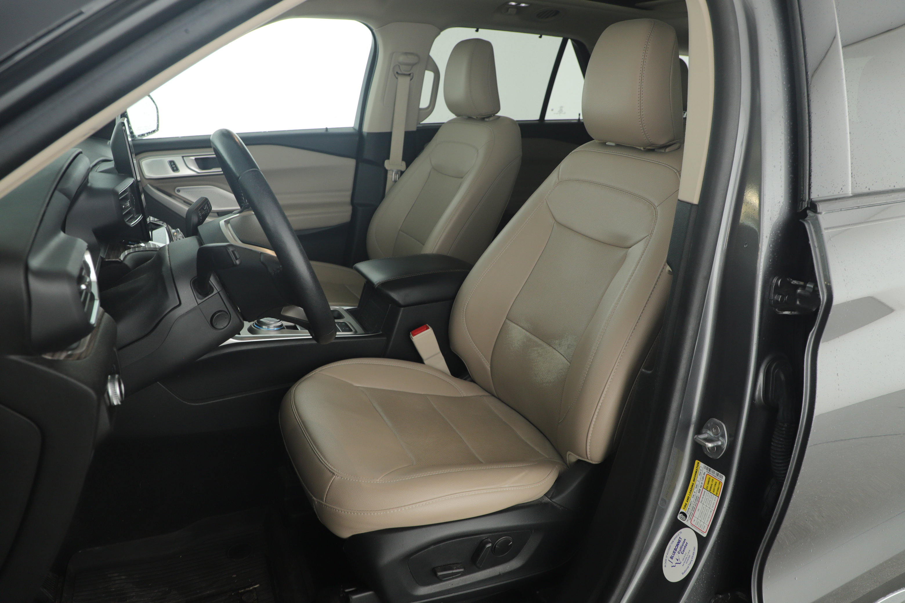 Certified 2022 Ford Explorer Limited w/ Limited Technology Package image 10