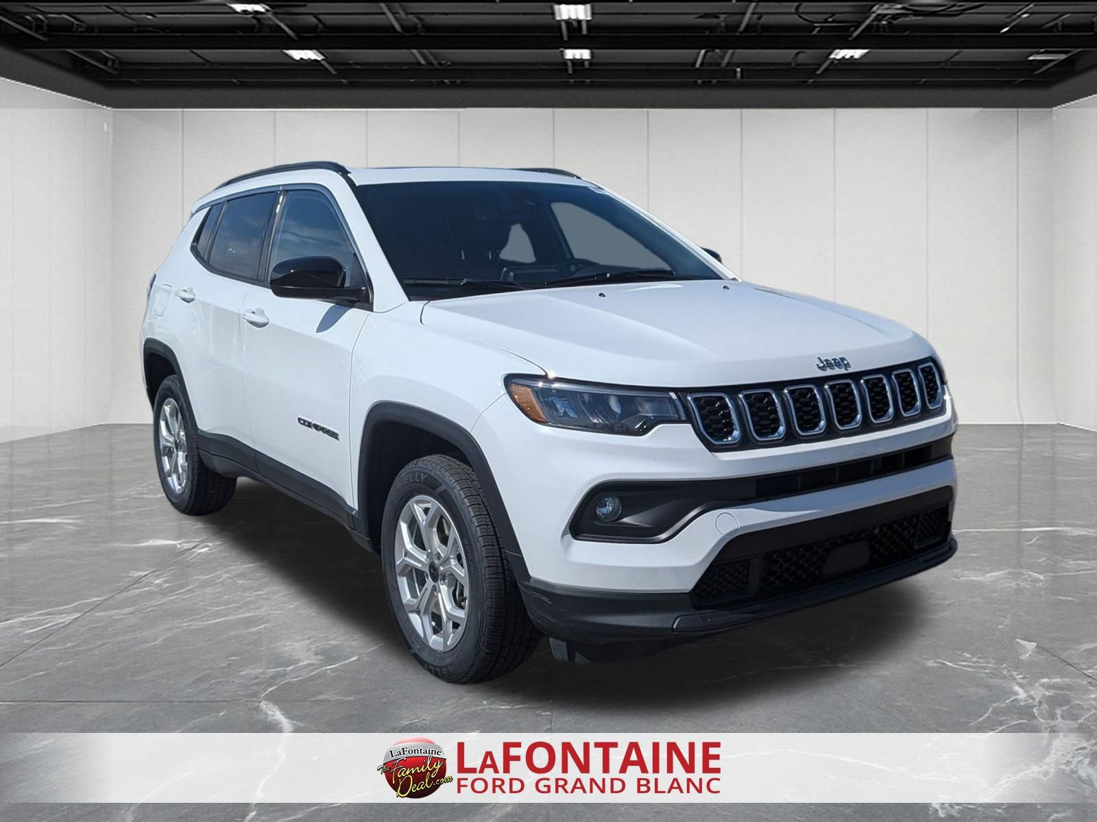 Used 2025 Jeep Compass Latitude w/ Sun & Sound Group AWD/4WD image 7