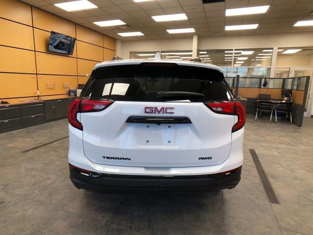 Used 2020 GMC Terrain SLE w/ Driver Convenience Package image 4
