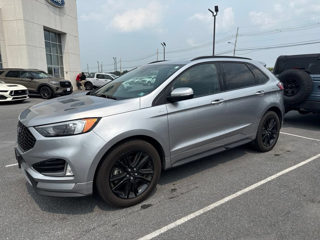 Certified 2020 Ford Edge ST-Line w/ Cold Weather Package AWD/4WD image 2