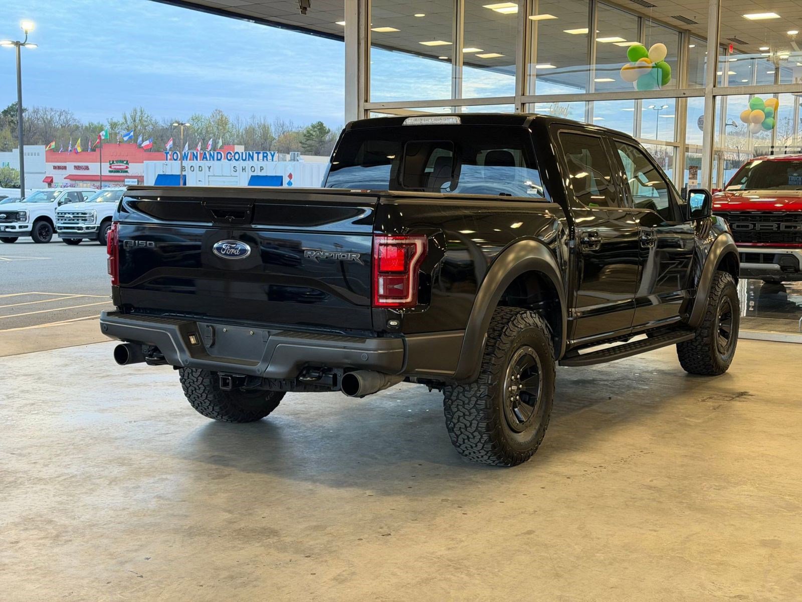 Certified 2017 Ford F150 Raptor w/ Equipment Group 802A Luxury image 9