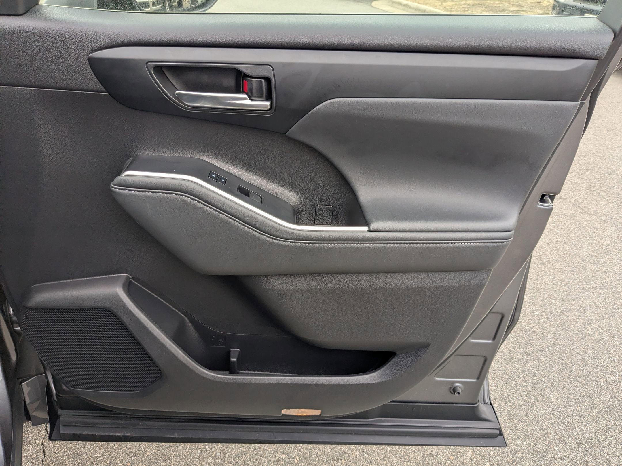 Used 2022 Toyota Highlander XLE image 39