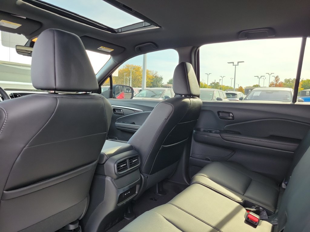 Used 2025 Honda Passport EX-L image 17