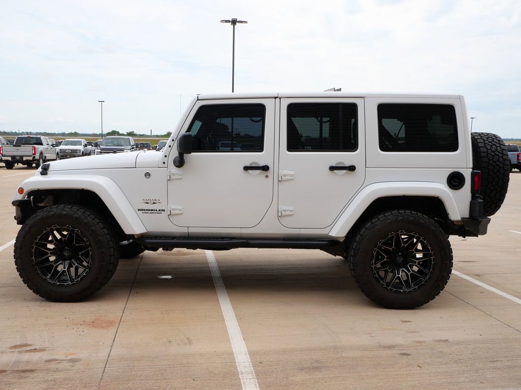 Used 2017 Jeep Wrangler Unlimited Sahara AWD/4WD image 3