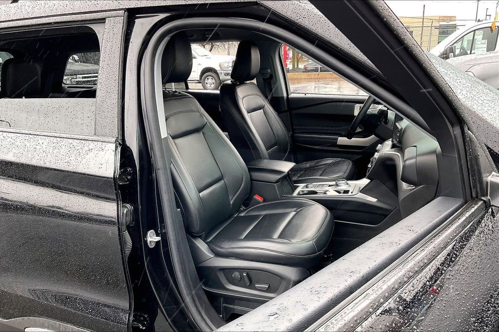 Certified 2022 Ford Explorer XLT w/ Equipment Group 202A image 6