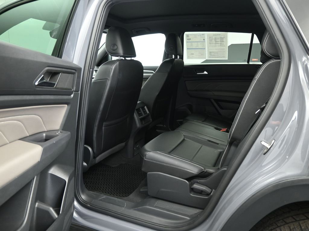 Used 2021 Volkswagen Atlas Cross Sport SE image 45