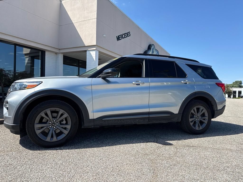 Certified 2023 Ford Explorer XLT w/ Equipment Group 202A RWD image 8