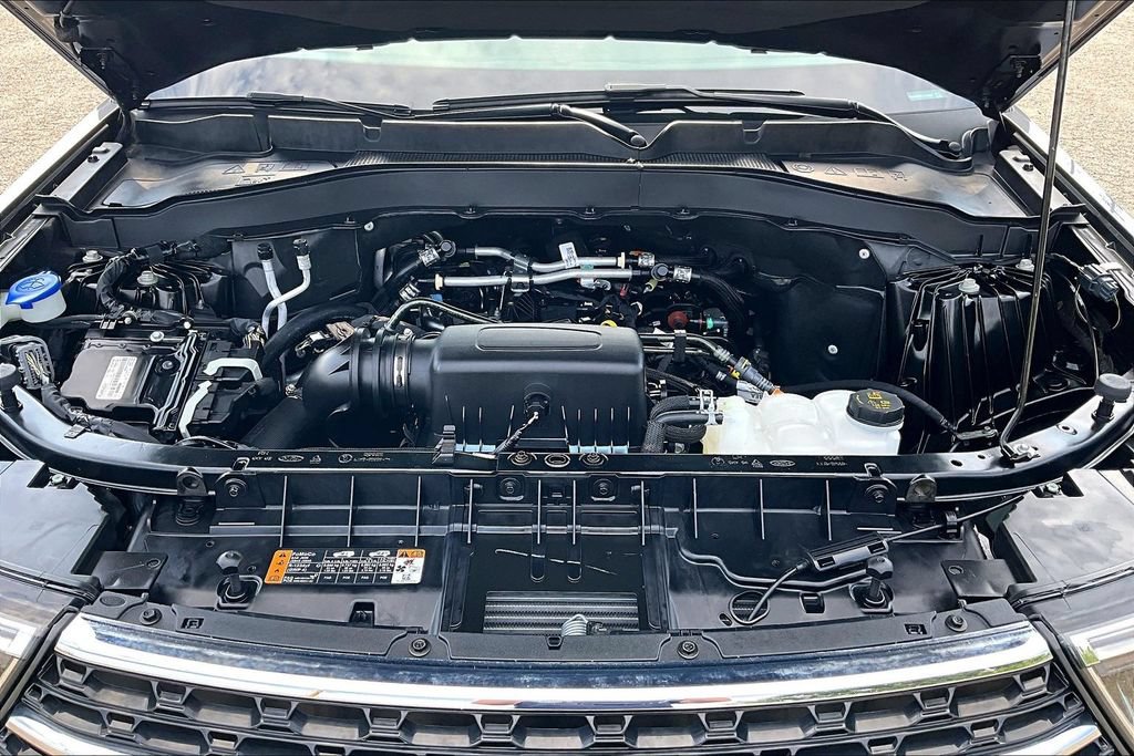 Certified 2024 Ford Explorer XLT w/ Equipment Group 202A AWD/4WD image 10