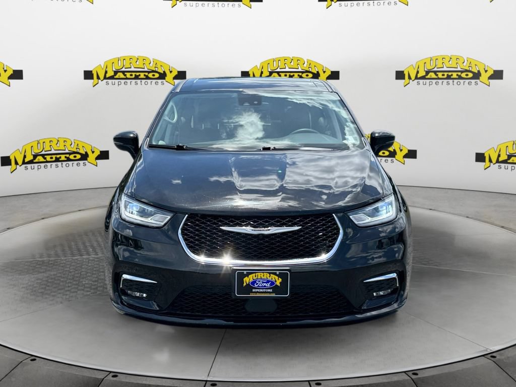 Used 2024 Chrysler Pacifica Touring-L FWD image 11