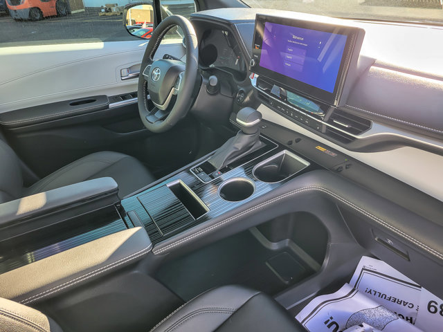 Used 2025 Toyota Sienna XSE image 25
